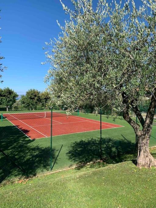 Tennis / Pool / Barbecue Bardolino Exterior photo